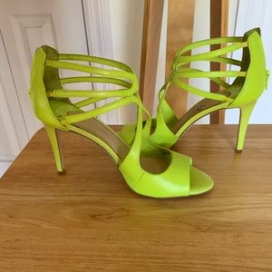 Ladies strap-pie sandals